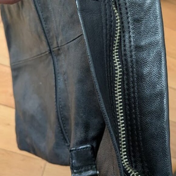 Danier Lether Crossbody Bag Genuine Leather crossbody bag - Picture 12 of 16